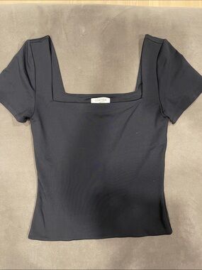 Aritzia Contour Black Square-Neck Short Sleeve Tee